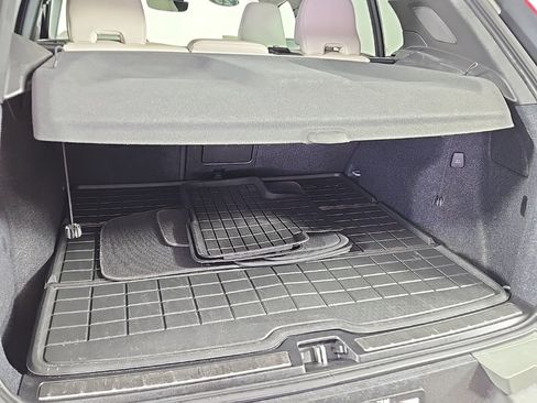 Certified 2023 Volvo XC40 B5 Plus w/ Driver Assist Package image 5