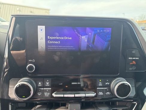 Used 2024 Toyota Highlander LE image 15