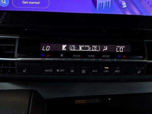 Used 2026 Toyota Sienna XLE FWD image 35