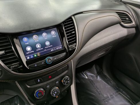 Used 2022 Chevrolet Trax LT w/ LT Convenience Package image 10