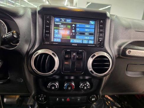 Used 2015 Jeep Wrangler Sahara AWD/4WD image 17