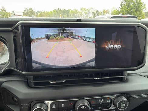 Used 2025 Jeep Wrangler Sahara w/ Safety Group image 32