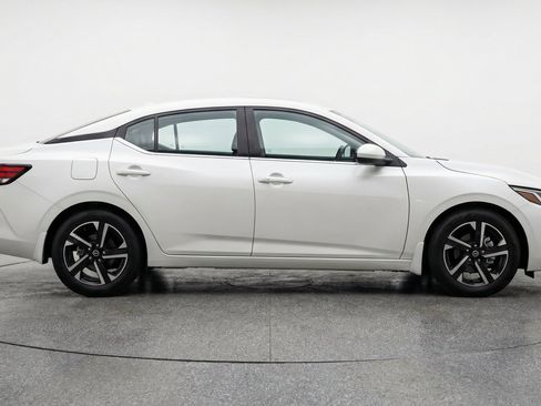 Used 2025 Nissan Sentra SV FWD image 11