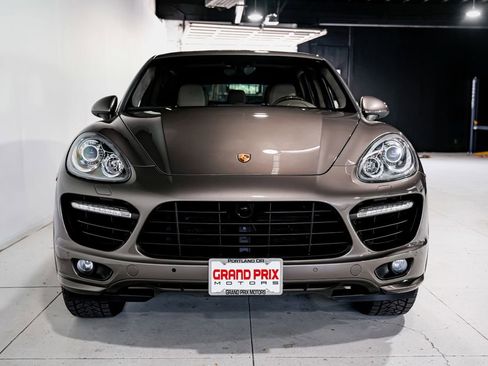 Used 2013 Porsche Cayenne Turbo AWD/4WD image 5
