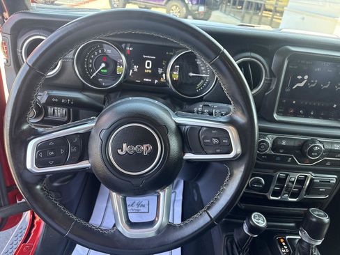 Used 2022 Jeep Wrangler Unlimited Sahara AWD/4WD image 16