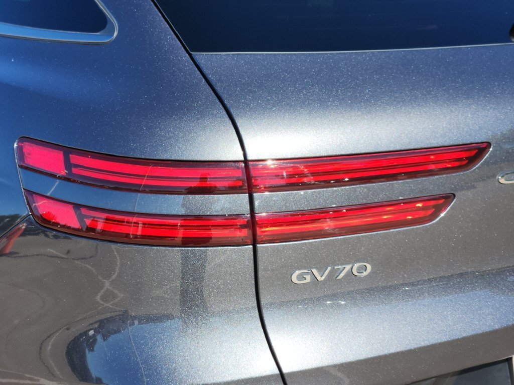 Used 2023 Genesis GV70 2.5T w/ Sport Prestige Package AWD/4WD image 15