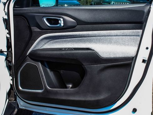 Used 2024 Jeep Compass Latitude image 13