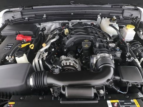 Used 2024 Jeep Gladiator Sport image 15