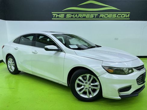 Used 2017 Chevrolet Malibu LT FWD image 1
