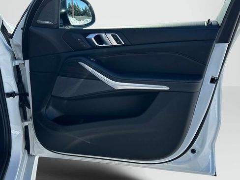 Used 2024 BMW X7 xDrive40i w/ M Sport Package image 23