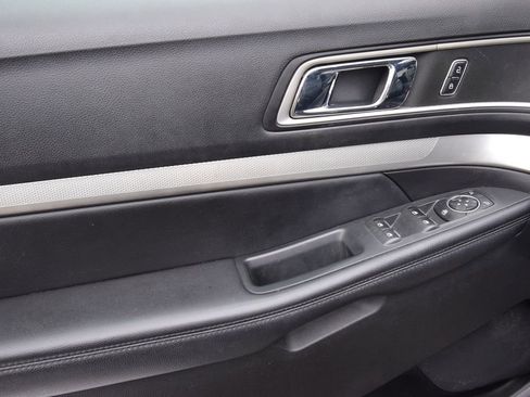 Used 2017 Ford Explorer XLT w/ Equipment Group 202A image 26