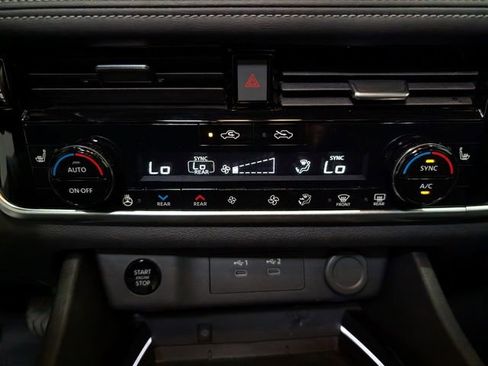 Used 2025 Nissan Rogue SL w/ Tech Package image 22