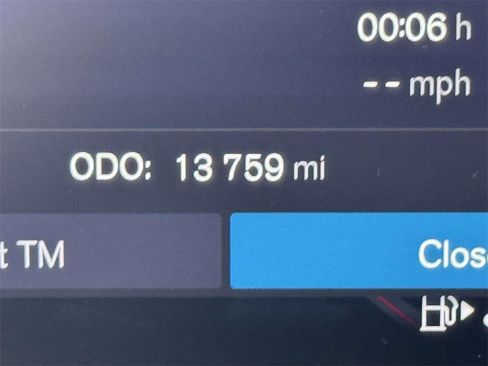 Used 2023 Volvo XC60 B5 Plus image 24