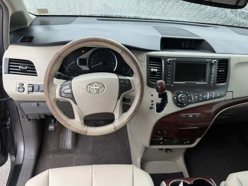 Used 2011 Toyota Sienna XLE image 11