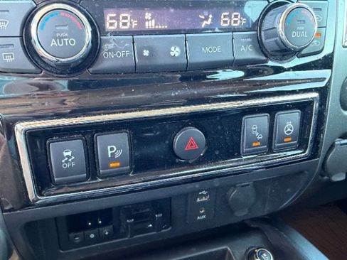 Used 2018 Nissan Titan Platinum Reserve w/ Platinum Utility Package AWD/4WD image 14
