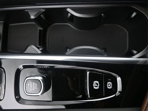 Used 2025 Volvo XC60 B5 Plus w/ Climate Package image 10