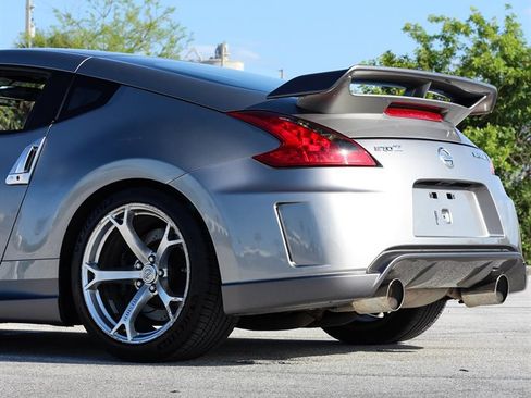 Used 2010 Nissan 370Z NISMO RWD image 5