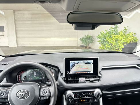 Used 2025 Toyota RAV4 XLE image 33