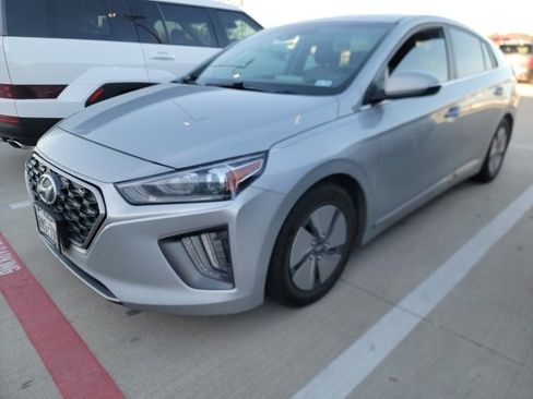 Used 2022 Hyundai Ioniq SE image 1