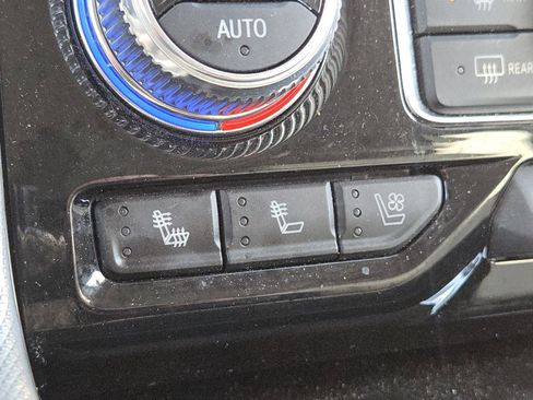 Used 2023 GMC Yukon Denali image 9