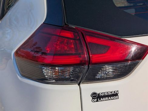 Used 2017 Nissan Rogue S image 13