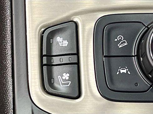 Used 2024 GMC Terrain Denali w/ Black Diamond Edition image 21