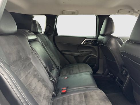 Used 2023 Mitsubishi Outlander SE FWD image 45