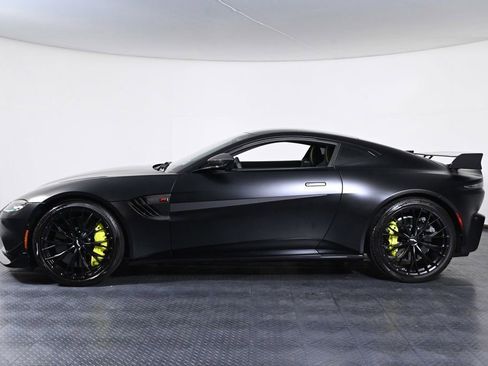 Used 2023 Aston Martin V8 Vantage Coupe RWD image 3