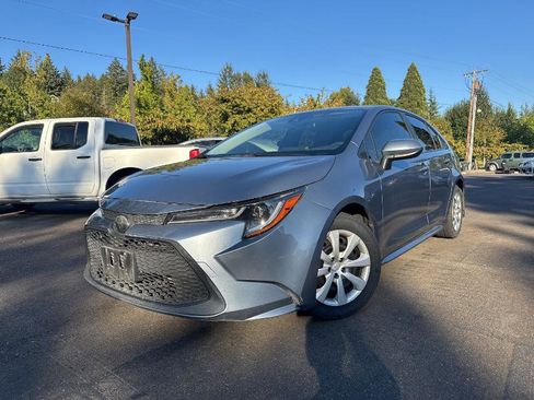Used 2020 Toyota Corolla LE image 2