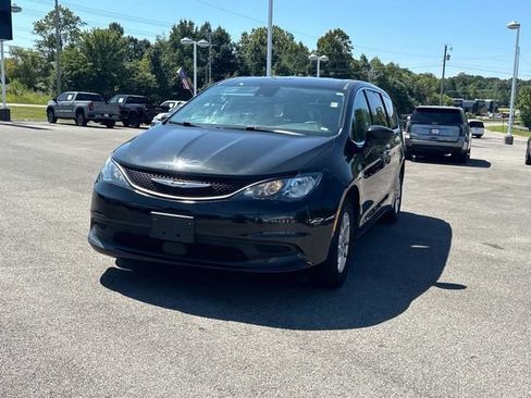 Used 2023 Chrysler Voyager LX FWD image 8