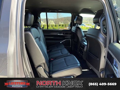 Used 2024 Jeep Wagoneer Series II w/ Flexible Seating Group image 24
