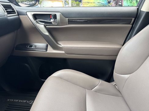 Used 2021 Lexus GX 460 Premium w/ Accessory Package AWD/4WD image 23
