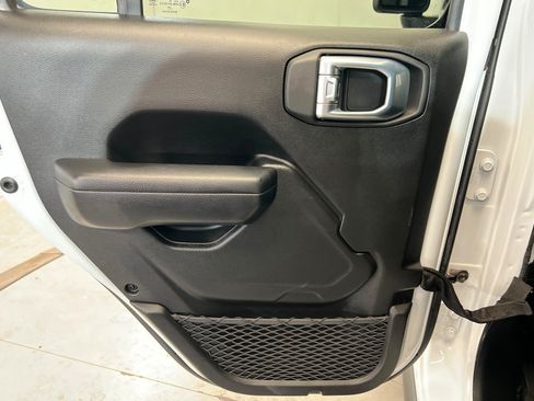 Used 2025 Jeep Wrangler Unlimited Rubicon AWD/4WD image 18