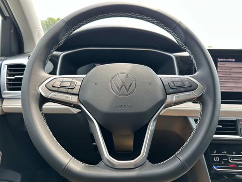New 2025 Volkswagen Taos SE image 20