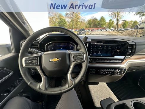 Used 2025 Chevrolet Silverado 2500 LT w/ Convenience Package AWD/4WD image 11