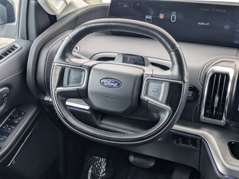 Certified 2025 Ford Expedition Platinum w/ Driver's Package AWD/4WD image 20