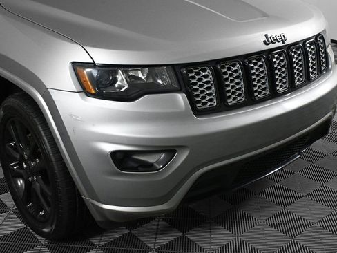 Used 2019 Jeep Grand Cherokee Altitude image 35