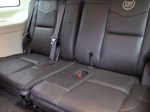 Used 2014 Cadillac Escalade Platinum RWD image 40