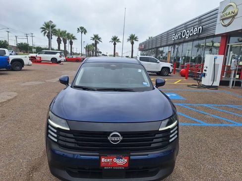 Certified 2025 Nissan Kicks SV image 2