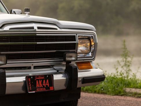 Used 1989 Jeep Grand Wagoneer image 47