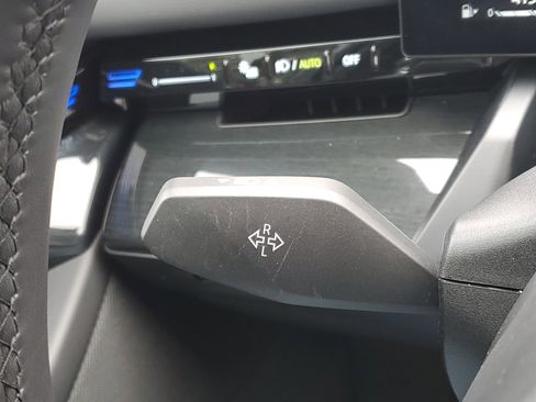 Used 2025 BMW 530i xDrive w/ M Sport Package image 14