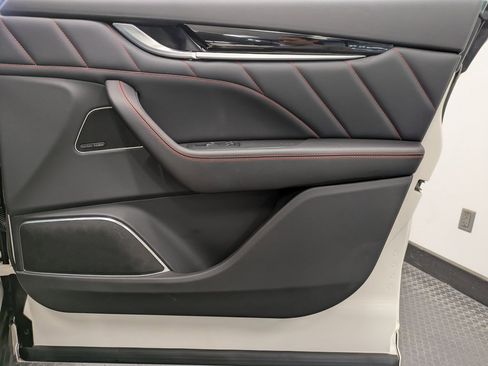 Used 2024 Maserati Levante GT Ultima image 27