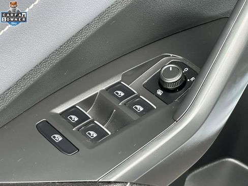 Used 2025 Volkswagen Jetta SEL FWD image 16