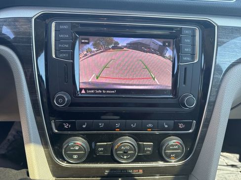 Used 2017 Volkswagen Passat 1.8T SEL Premium image 11