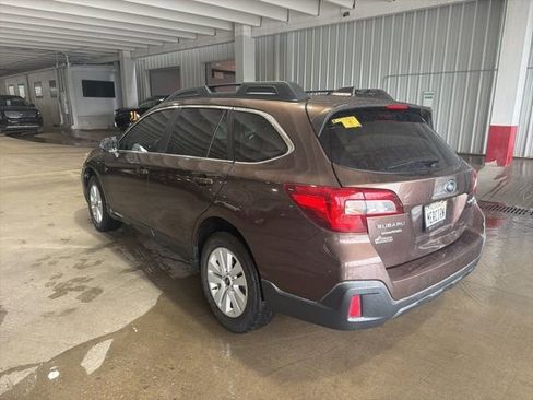 Used 2019 Subaru Outback 2.5i Premium image 4