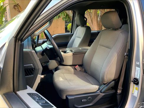 Used 2017 Ford F150 XLT image 7