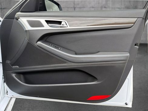 Used 2016 Hyundai Genesis 3.8 w/ Option Group 02 image 21