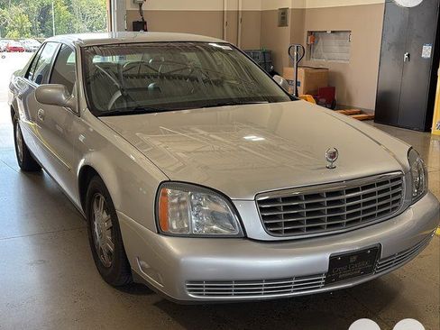 Used 2003 Cadillac De Ville w/ Comfort & Convenience Package FWD image 1