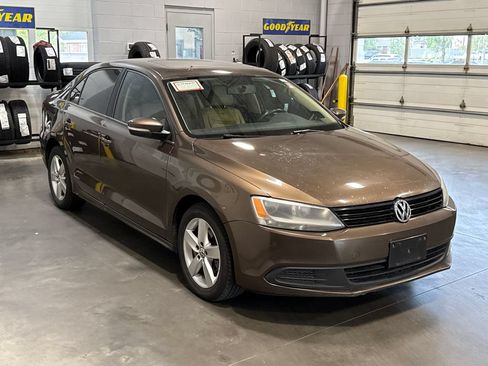 Used 2012 Volkswagen Jetta TDI FWD image 3