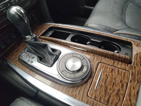 Used 2020 Nissan Armada SL image 26